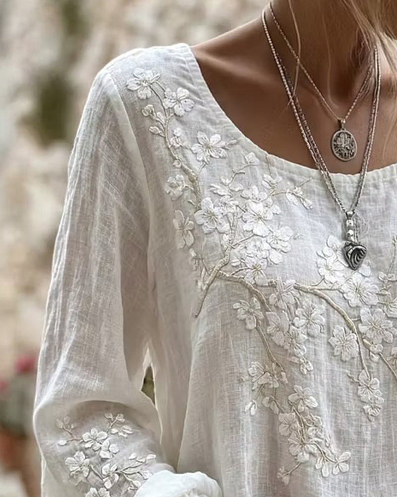 Getextureerde Kersenbloesem Geborduurd Ronde Hals Blouse